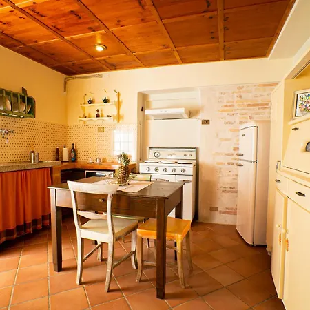 Casa Colonica Sulla Prima Collina بيت للعطل